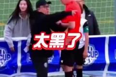 明著黑！ 伊斯卡杯主裁爭議判罰，董路大鬧賽場！