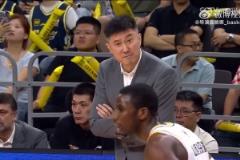 名場面誕生？迪亞洛投進三分球之后遭到杜鋒怒罵 無奈捂耳朵
