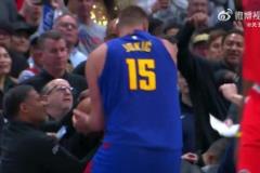 阿德巴約此前：約基奇從來不假摔，刻意去要犯規(guī)