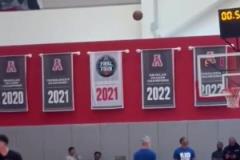 少見！庫里在備戰(zhàn)與火箭的訓(xùn)練中連續(xù)投丟四個(gè)三分