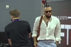 火勇大戰(zhàn)賽前穿搭：龍哥很社會(huì) JB很愜意 小賈很學(xué)生