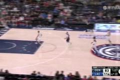 冒充職業(yè)？小將泰森空籃暴扣黃油手出界…約基奇戈登連忙鼓掌安慰