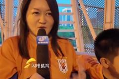 泰山隊(duì)主場(chǎng)迎戰(zhàn)上海申花，近500名小球迷與家長加油助威