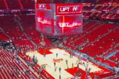 火箭主場(chǎng)這一片紅色海洋，讓你想起當(dāng)年的姚麥了嗎