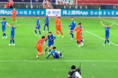 泰山隊(duì)球迷實(shí)拍，這球不需要看下VAR嗎