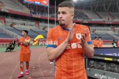 泰山隊(duì)主場(chǎng)不敵申花遭兩連敗，球迷高喊“下一場(chǎng)打回來”