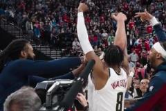 改善？阿隆-戈登在確認(rèn)絕殺有效后 背影紋身漏出“改”