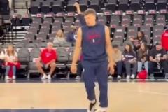 實(shí)拍：大鯊魚奧尼爾在邁阿密停車給小費(fèi)！