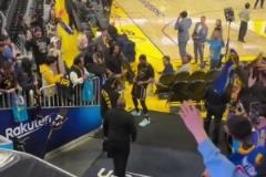 庫里超遠單手投籃，帥是真帥，沒進也是真的沒進！