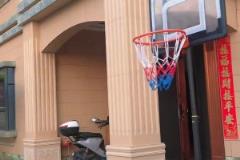 居然有1米79？！賽季結束的徐杰在老家豪宅大院子里1v1娃