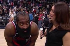 掘金球迷要?dú)馑懒?！威少關(guān)鍵時(shí)刻兩次快攻，一次上籃不中，一次直接被帽！