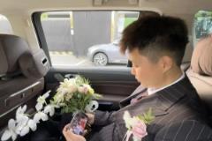 看個(gè)球順便結(jié)個(gè)婚？！新郎婚車(chē)上偷瞄火勇生死戰(zhàn)