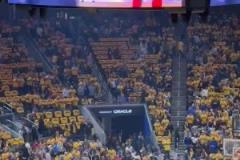 不受待見！狄龍出場時，遭勇士主場球迷漫天噓聲“問候”