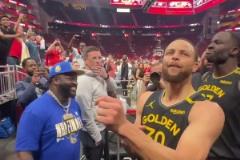 招牌公鴨嗓！庫(kù)里：兩岸猿聲啼不住 我也來(lái)嚎一嗓子?