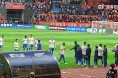 泰山球迷：這次應(yīng)該不是高血壓了，直接上高原反應(yīng)了