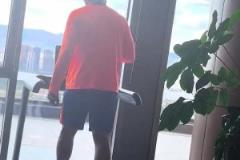 克雷桑因停賽一場(chǎng)，自己在健身房里訓(xùn)練