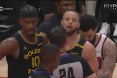 很冷靜！范弗里特防快攻推翻巴特勒后 庫(kù)里卡在倆人中間避免升級(jí)