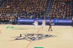 OKC的籃球之神！當(dāng)威少登場(chǎng)時(shí)，雷霆主場(chǎng)球迷爆發(fā)熱烈掌聲