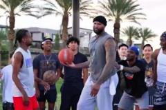 考辛斯空降野球場！迎著對手犯規(guī)砍分如切菜