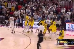 40秒7分逆轉(zhuǎn)賽后騎士主場(chǎng)變步行者狂歡海洋球員抱頭不敢信