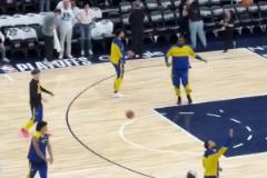 G1馬上開始！看庫里這個動作我以為要來個暴扣呢