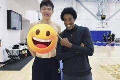 楊瀚森偶遇帶兒子訓(xùn)練的皮蓬 訓(xùn)練師向皮蓬介紹：下一個(gè)姚明??！