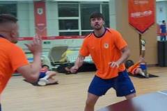 泰山隊力量房比拼臺克球，澤卡、卡扎爾赤腳上陣