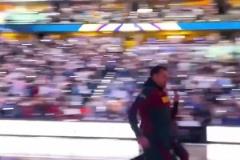 威少帶一群孩子出去玩！