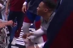 給少爺一個(gè)冠軍吧，他的精神值得一個(gè)冠軍