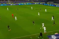 賽后克雷桑和石柯、劉洋賽會打成一片，激烈復盤比賽