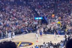 這就是主場氣勢！約基奇上罰球線時，掘金主場球迷高呼MVP！