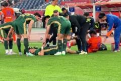 受傷的克雷桑、孫國文，治療的前隊醫(yī)桑德羅，滿屏的泰山隊元素