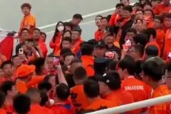 王鈺棟進球后個別泰山球迷為他鼓掌，引發(fā)眾多泰山球迷不滿