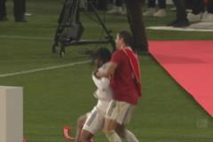 不講武德！穆勒“偷襲”奧利塞讓其享受啤酒??！