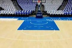 聯(lián)防是你這么破的嗎？華子迎著追夢(mèng)和佩頓超遠(yuǎn)壓哨三分拔進(jìn)！