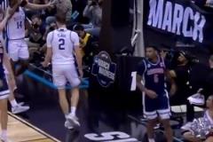 獨(dú)行俠球迷偷著樂！弗拉格旱地拔蔥逆天排球大帽，身體素質(zhì)太炸了