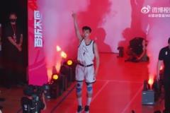 未來男籃希望？中國小將淡厚然在NCAA對位準狀元弗拉格！