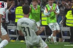 皇馬上演絕殺！皇馬小將后衛(wèi)拉蒙95分鐘破門建功！巴薩奪冠推遲！