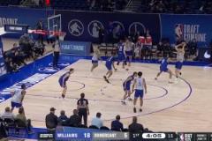 這波精彩啊！楊瀚森能攻能防！順下上籃+怒護籃板+犀利助攻