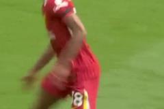 球員：裁判，我早就看你不順眼了！