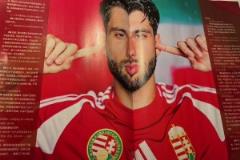 足球周刊這個(gè)索博真是繃不住了這么帥的臉咋印成這樣的