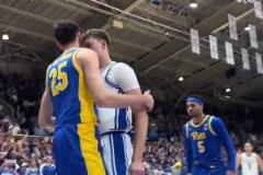 溢出屏幕的天賦！弗拉格大學(xué)時(shí)期的暴力一球！隔扣切特弟弟！