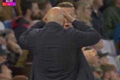 這都能進(jìn)？！索博斯洛伊禁區(qū)右側(cè)電梯球破門，場(chǎng)邊斯洛特捂頭震驚