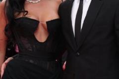 俊男靚女！迪巴拉與妻子戛納走紅毯，禮服真漂亮