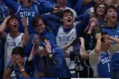 正面滑翔隔扣一條龍！弗拉格這身體條件，把全場(chǎng)球迷都驚呆了