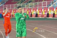 泰山隊5-0青島紅獅晉級足協(xié)杯16強，泰山隊隊員賽后與球迷互動