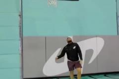 和東契奇玩單挑是什么體驗(yàn)？根本防不住?。? title=