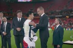 切費林解釋了半天！隊長孫興慜捧杯沒有領(lǐng)到獎牌！