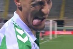 透露著堅(jiān)定，也透露著一絲兇狠，春風(fēng)得意馬蹄疾，圓月彎刀安東尼