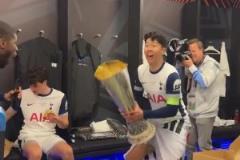 10年白衣終捧杯！32歲孫興慜奪熱刺生涯首冠，賽后更衣室瘋狂慶祝